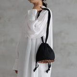 滑らか素材と柳のバッグ